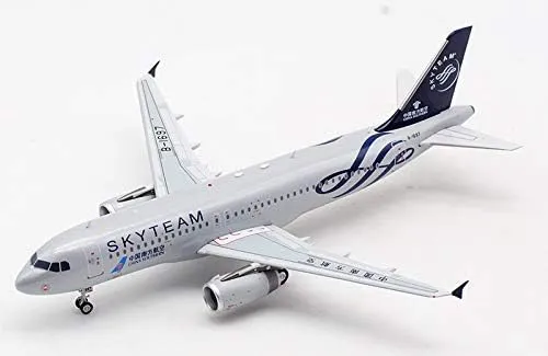 China Southern Airbus A320 SKYTEAM B-1697 1/200 diecast Plane Model Aircraft themselves sit retail tunnel solemn Aviation 