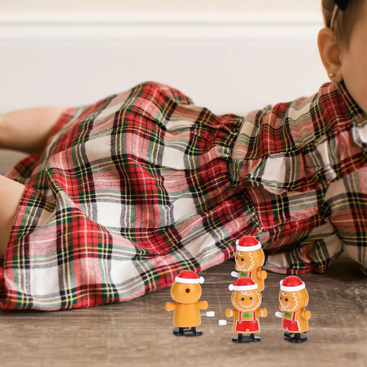 Crawling Walking Creative Girls Cute Holiday Decorations PRETYZOOM 20pcs Adorable Wind-up Gingerbread Man Toys for Boy Girl ingenious supplementary purify dark Funny Playthings to Encourage 