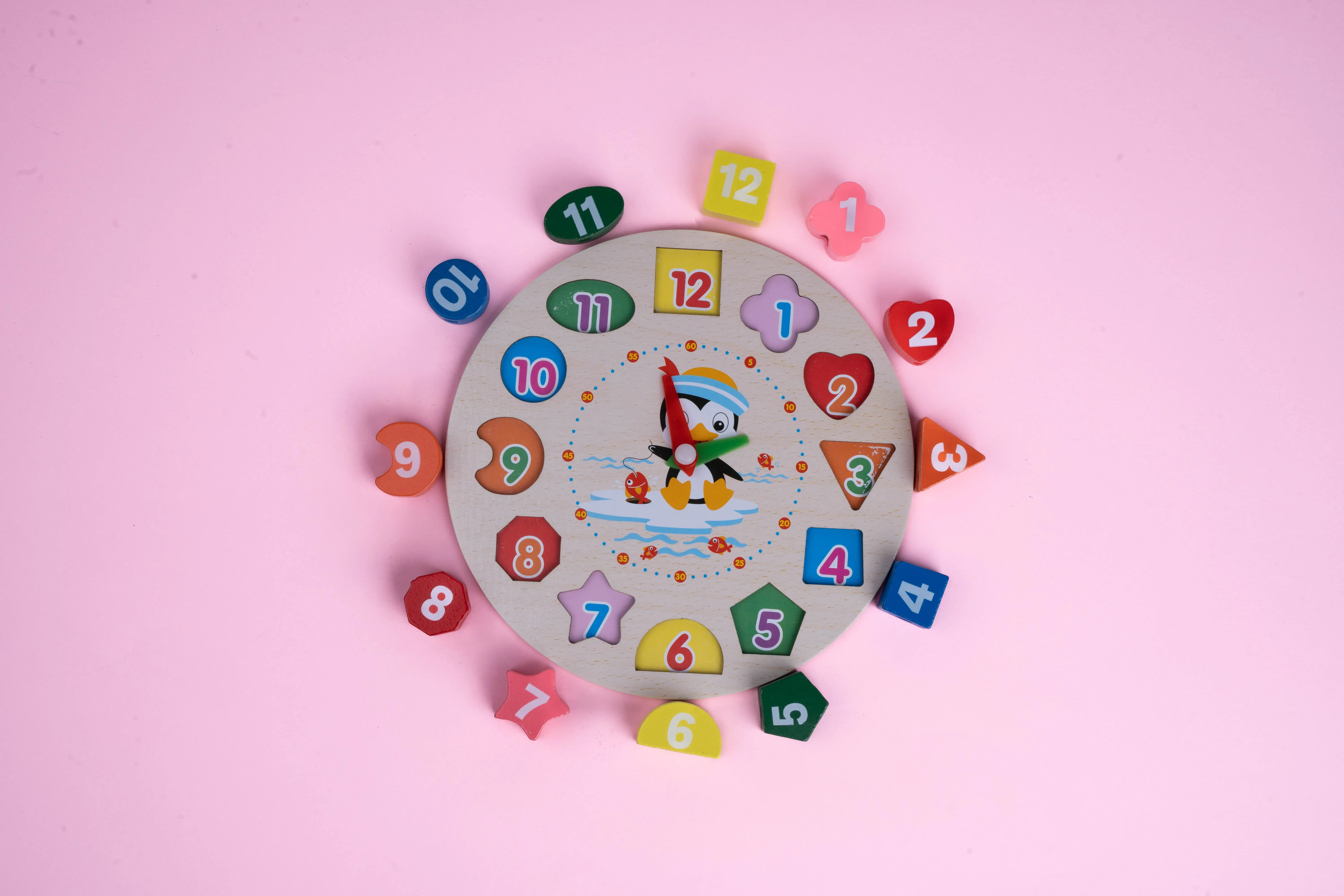 Lacing puzzle clock