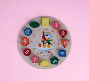 Lacing puzzle clock